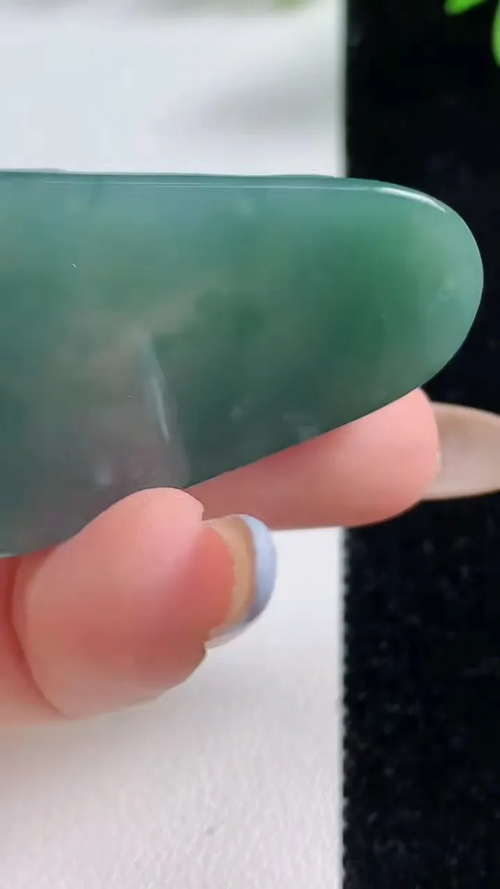 天然A货翡翠蓝水山水牌吊坠，尺寸45.2-26.5-5，重:12.80g
11月4日