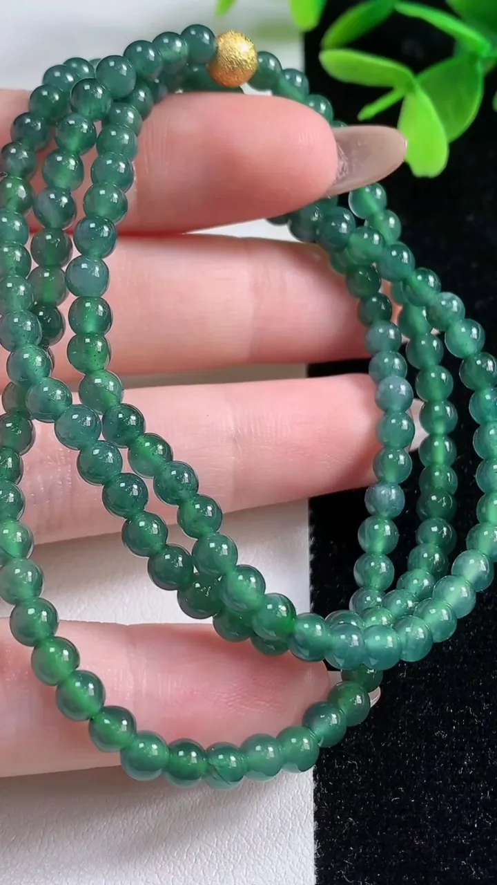 天然A货翡翠小米珠项链，尺寸4-132颗，重量:19.67g11月4日
工厂直销收藏佳品,种好水足，色泽均匀，有种有色，上手高大气！