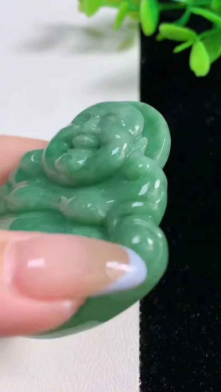 天然A货翡翠佛公吊坠，尺寸58.4-54.2-10.7，重:52.65g
11月4日