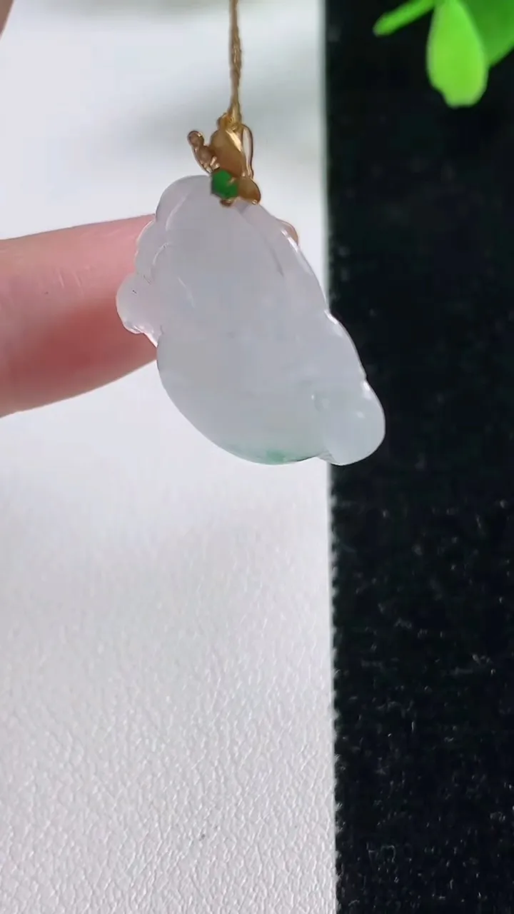 天然A货翡翠佛公吊坠，尺寸23-24.6-5.6，重量:4.86g
11月4日