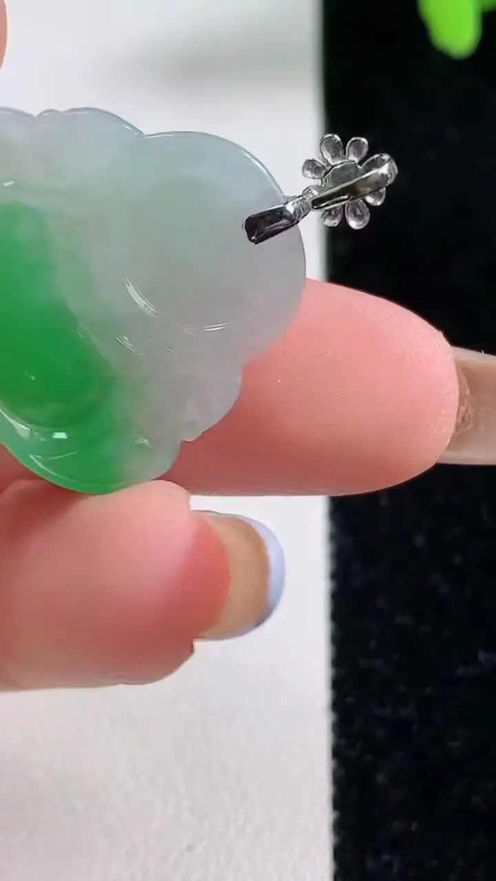 天然A货翡翠佛公吊坠，尺寸22.3-25-5.4，重量:4.91g
11月4日