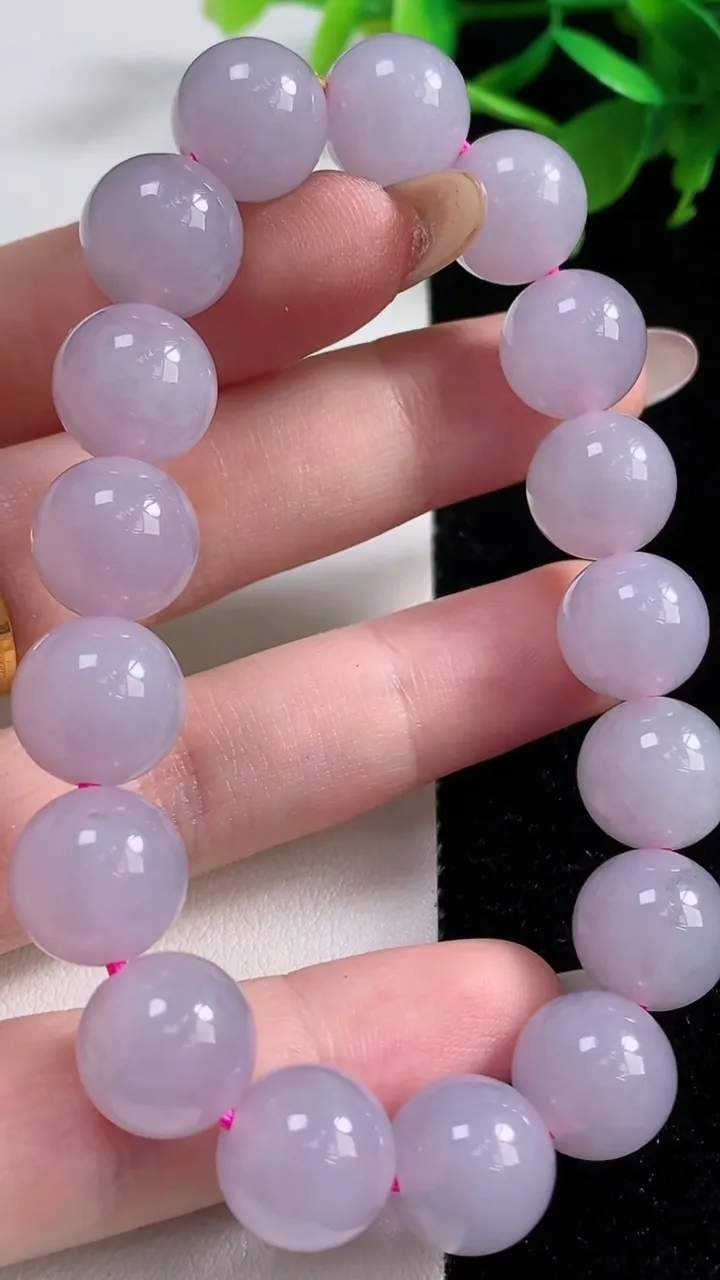天然A货翡翠紫罗兰圆珠手串，尺寸11.6-17颗，重量:46.50g11月4日
工厂直销收藏佳品,种好水足，色泽均匀，有种有色，上手高大气！