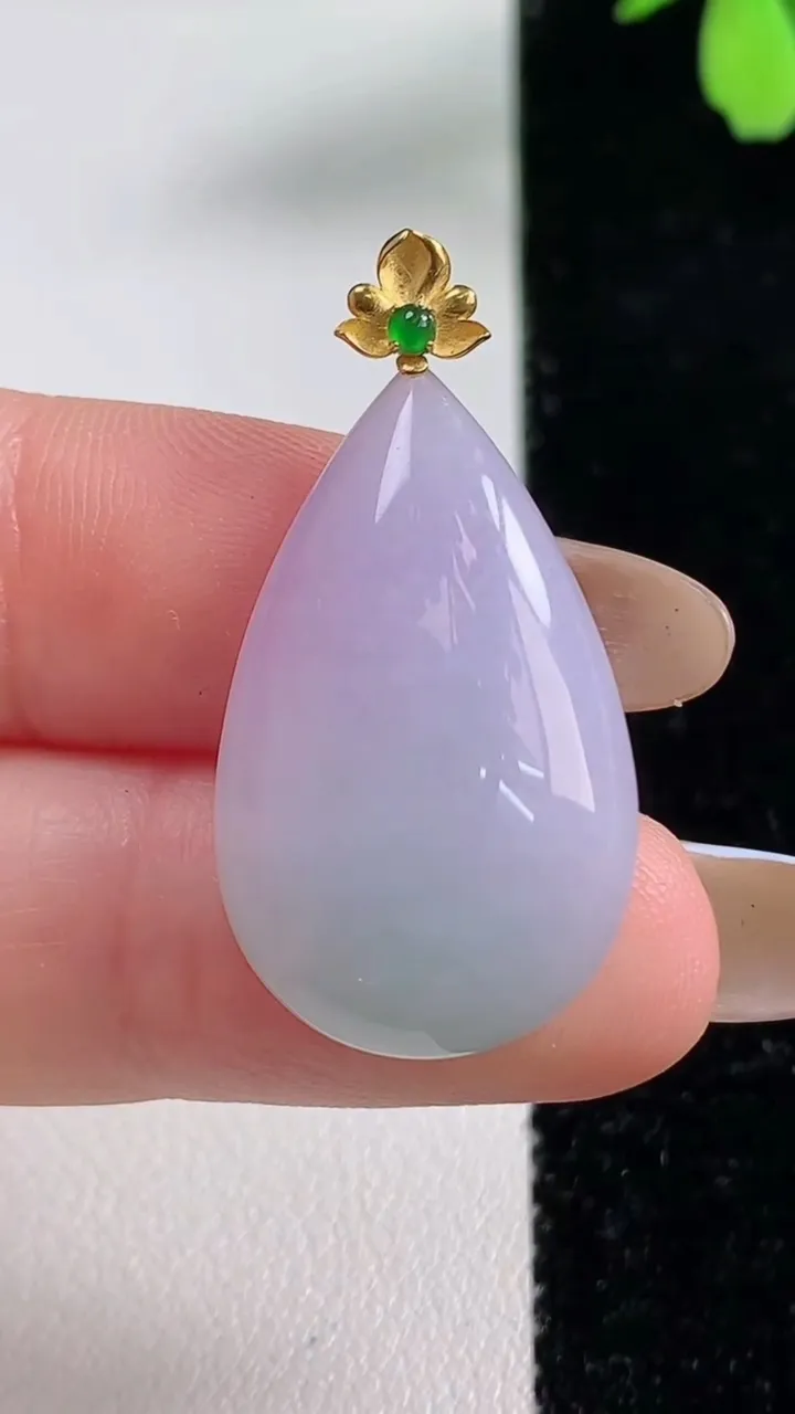 天然A货翡翠18K金紫罗兰水滴吊坠，尺寸26.4-17-6.2，重量:5.19g
11月4日