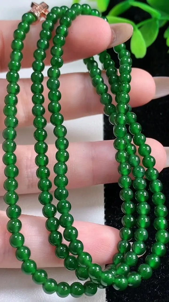 天然A货翡翠小米珠项链，尺寸4-156颗，重量:18.83g11月4日
工厂直销收藏佳品,种好水足，色泽均匀，有种有色，上手高大气！