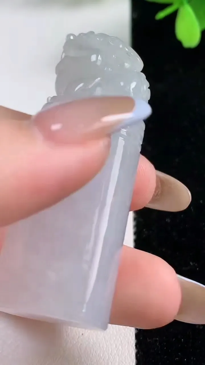 天然A货翡翠貔貅印章，尺寸56.6-20.6-13.4，重量:37.87g
11月4日