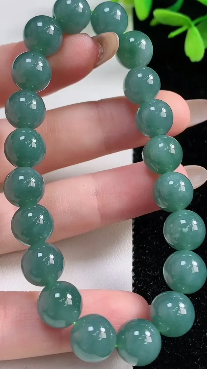 天然A货翡翠货蓝水圆珠手串20颗，尺寸10，重:31.84g11月4日
工厂直销收藏佳品,种好水足，