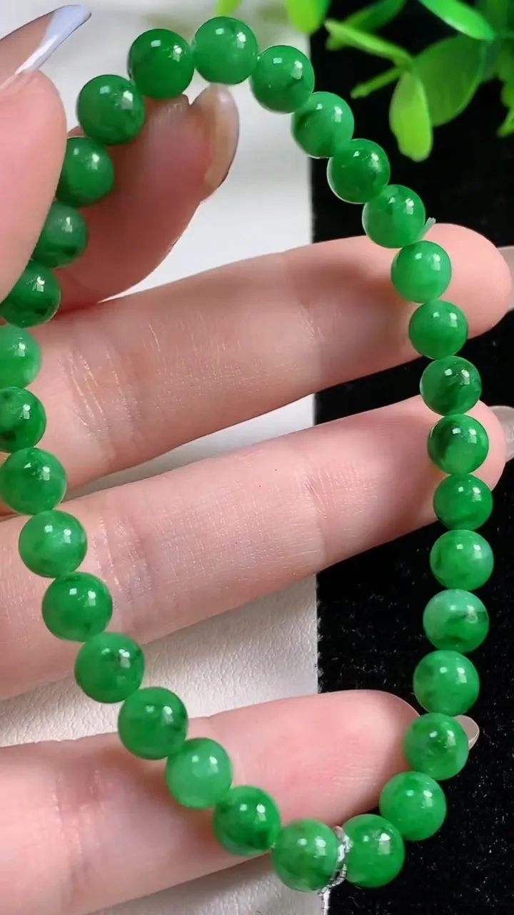 天然A货翡翠圆珠手串，尺寸5.8-31颗，重量:11.49g11月4日
工厂直销收藏佳品,种好水足，