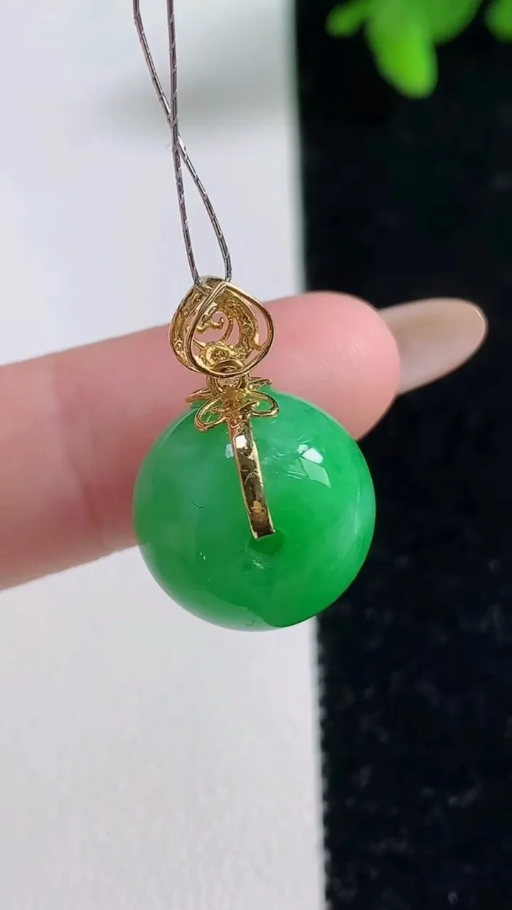 天然A货翡翠路路通吊坠，尺寸14-11.6，重量:5.78g
11月4日