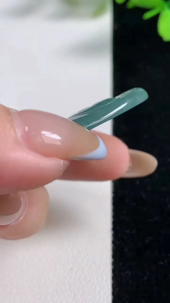 天然A货翡翠蓝水大日如来吊坠，尺寸61.3-34.5-6.2，重:22.16g
11月4日