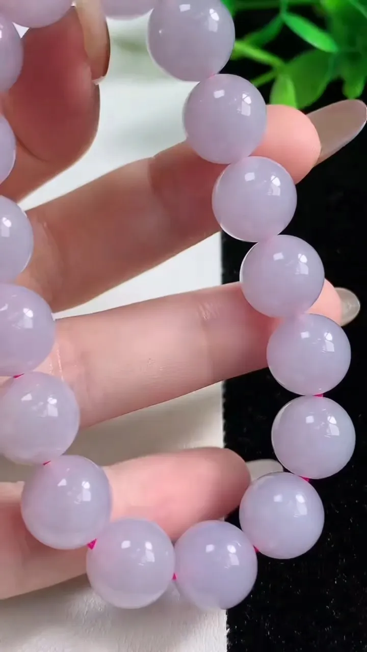 天然A货翡翠紫罗兰圆珠手串，尺寸11.6-17颗，重量:46.50g11月4日
工厂直销收藏佳品,种好水足，色泽均匀，有种有色，上手高大气！