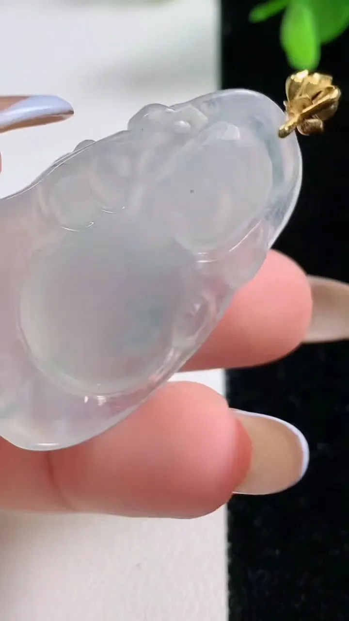 天然A货翡翠种飘花财神爷吊坠，尺寸41.5-26.6-5.9，重量:10.82g
11月4日