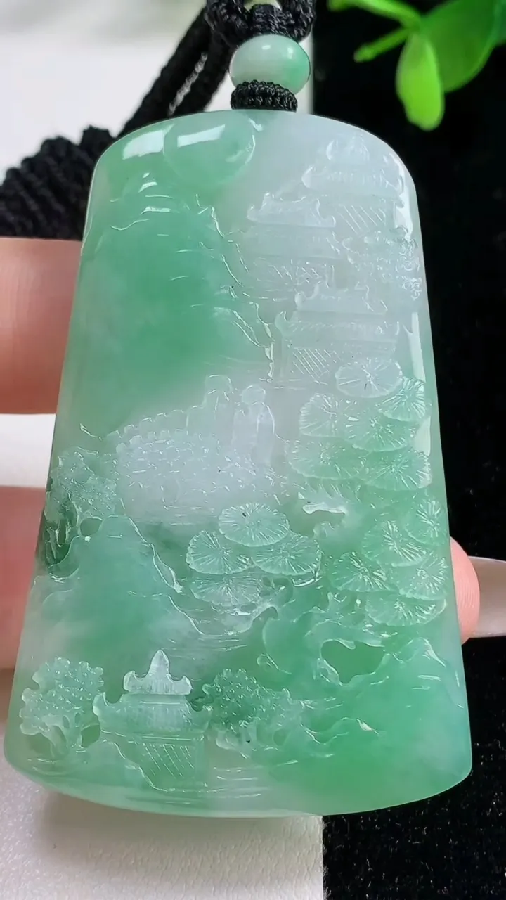 天然A货翡翠山水牌吊坠，尺寸62.3-38.7-6.1，重量:35.65g
11月4日