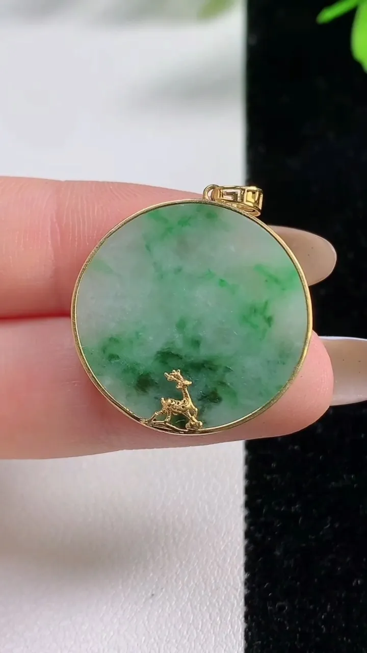 天然A货翡翠无事牌吊坠，尺寸24.6-3.5，重:4.96g
11月4日