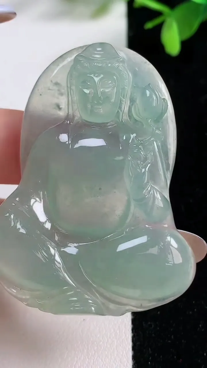 天然A货翡翠大势至菩萨吊坠，尺寸55-39.8-5.9，重量:23.21g
11月4日