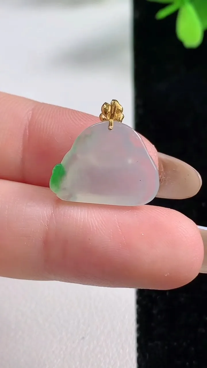 天然A货翡翠佛公吊坠，尺寸13.7-17.4-4.9，重量:1.98g
11月4日