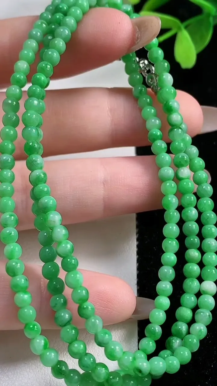 天然A货翡翠小米珠项链，尺寸3.4-168颗，重量:14.96g11月4日
工厂直销收藏佳品,种好水
