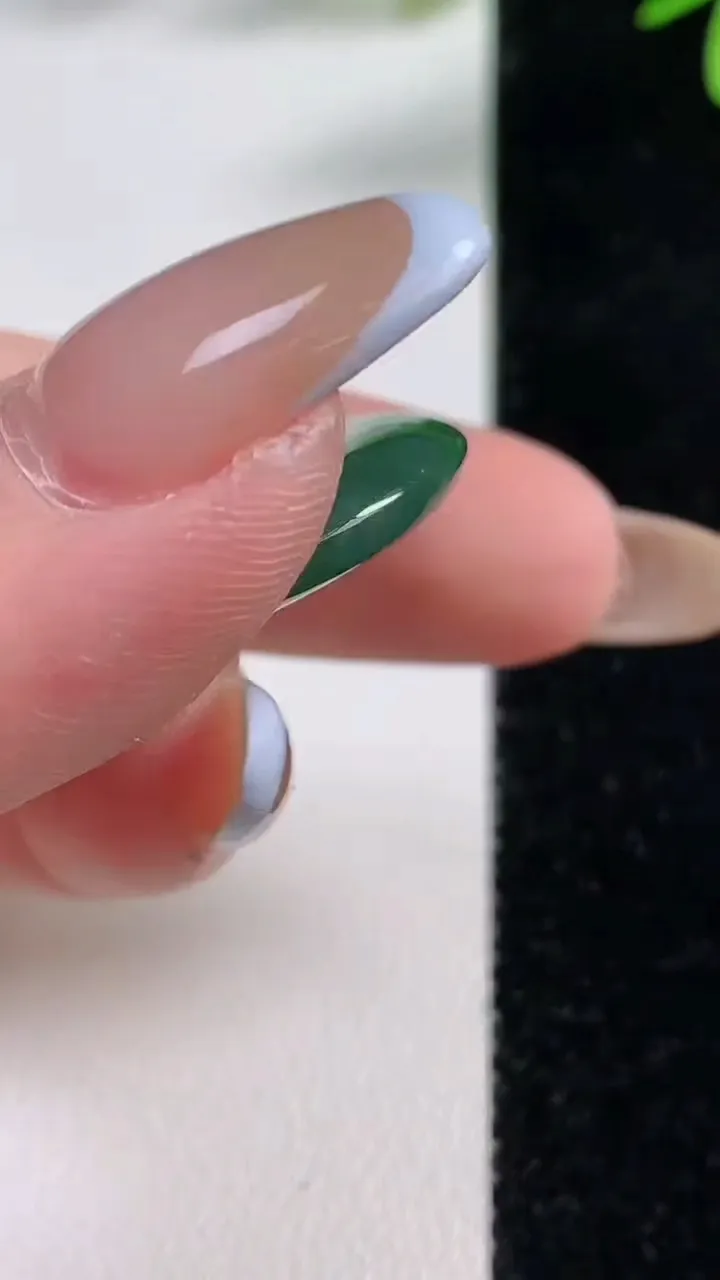 天然A货翡翠飘花平安扣吊坠，尺寸27-5.2，重:8.05g
11月4日