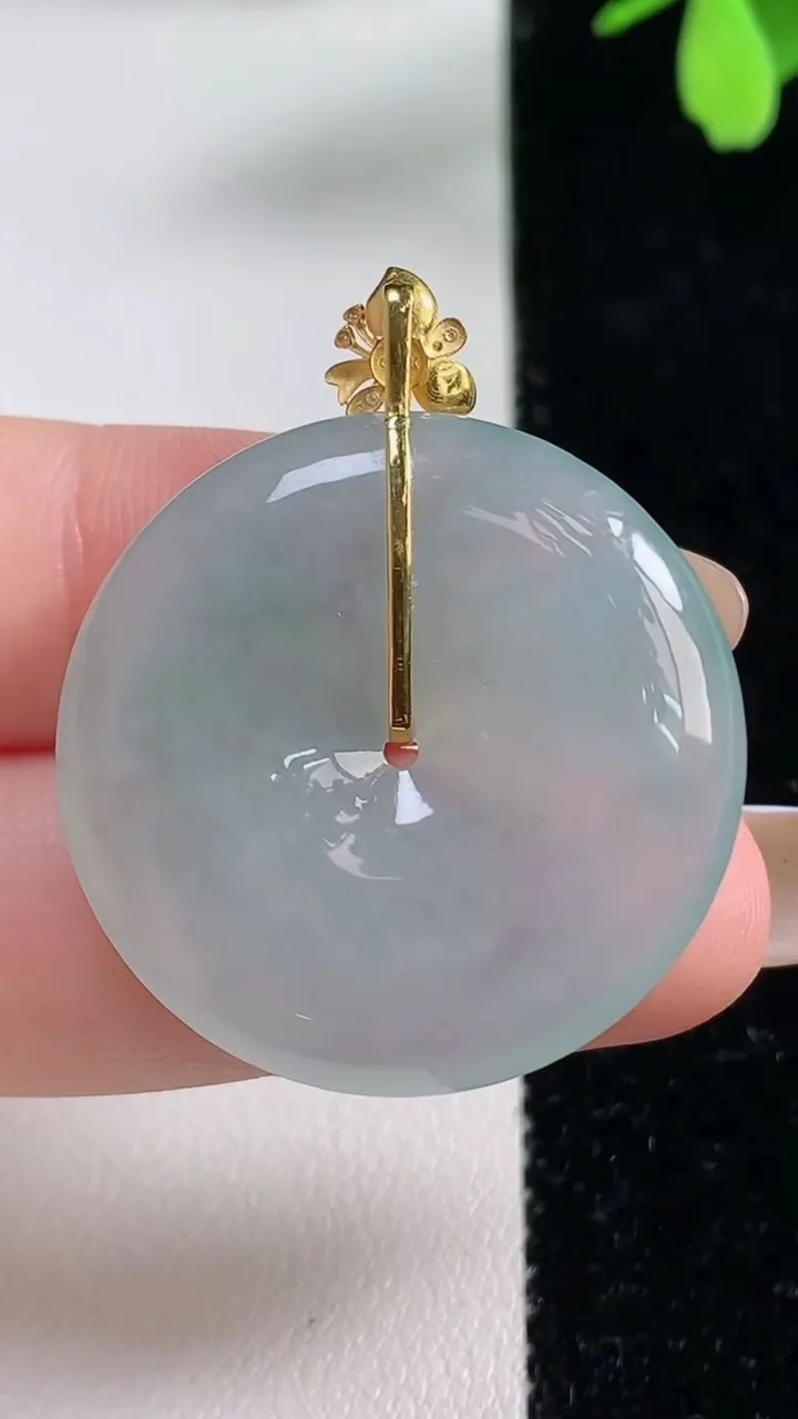 天然A货翡翠平安扣吊坠，尺寸29-5.6，重量:10.59g
11月4日
