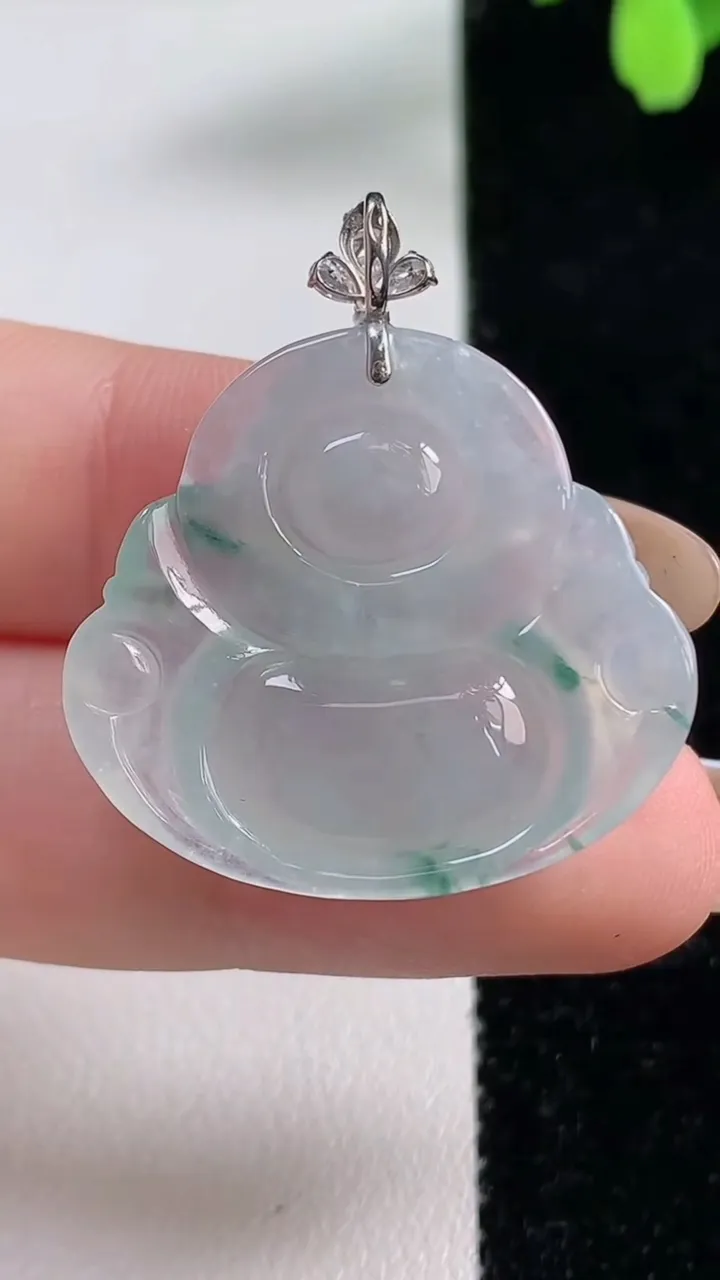 天然A货翡翠种飘花佛公吊坠，尺寸26-28.4-5.9，重量:6.72g
11月4日