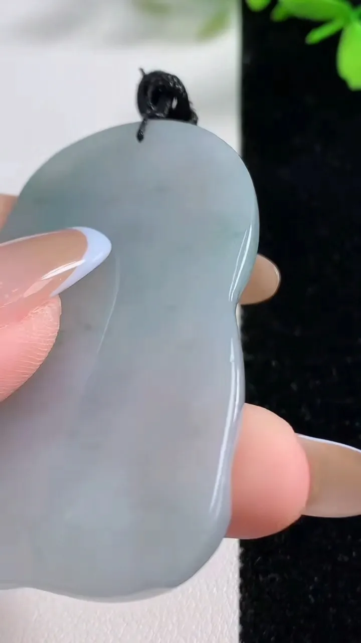 天然A货翡翠飘花阿弥陀佛吊坠，尺寸59-39-4.5，重:24.34g
11月4日