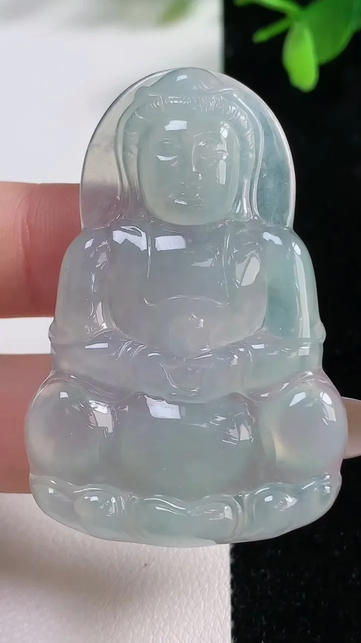 天然A货翡翠观音菩萨吊坠，尺寸51.7-34.5-5，重量:16.25g
11月4日