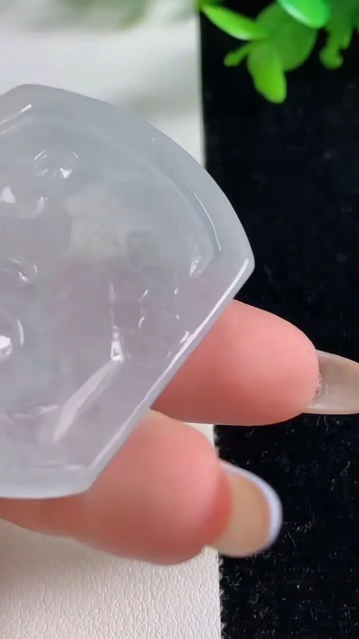 天然A货翡翠文殊菩萨吊坠，尺寸51.6-42-5.8，重量:26.45g
11月4日