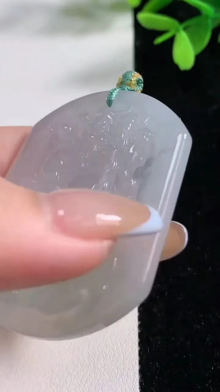 天然A货翡翠钟馗吊坠，尺寸52.2-44.6-5.5，重量:24.87g
11月4日