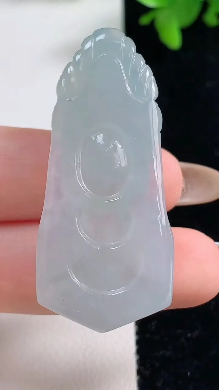 天然A货翡翠观音头吊坠，尺寸46-42-18.3，重量:16.19g
11月4日