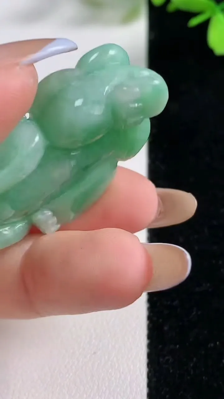 天然A货翡翠貔貅吊坠，尺寸46.4-24-12.8，重:31.09g
11月4日