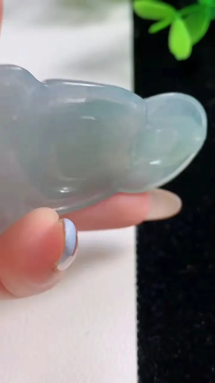 天然A货翡翠大日如来吊坠，尺寸58.2-34.6-6.6，重量:19.30g
11月4日