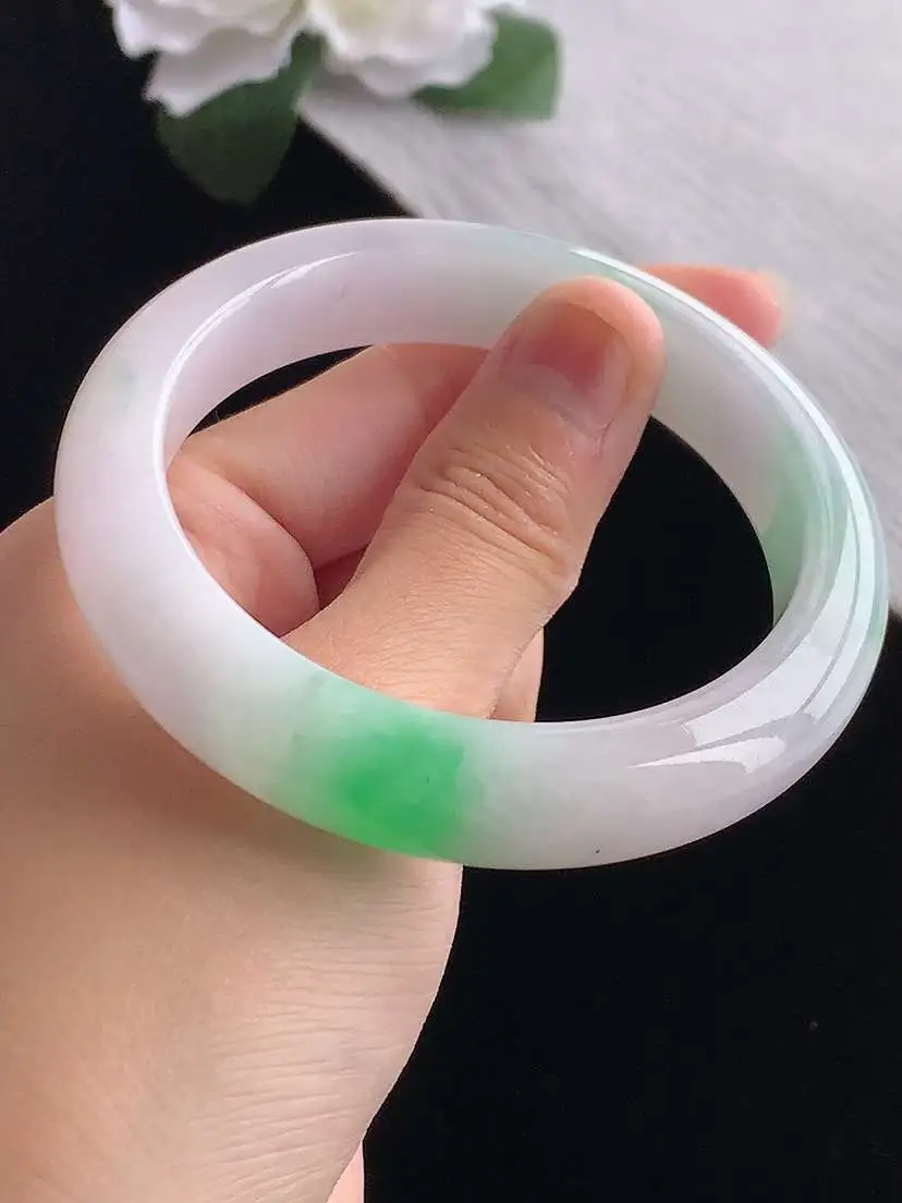 a货翡翠老坑冰种淡春彩淡紫罗兰飘绿正装正圈手镯57-58圈口  尺寸57.2×12×9mm 重量65.44g 1103