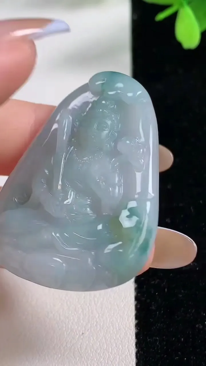 天然A货翡翠飘花虚空藏菩萨吊坠，尺寸45.4-31.8-6，重量:16.08g
11月4日