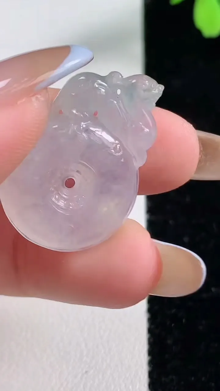 天然A货翡翠复古平安扣吊坠，尺寸28-20-5.3，重量:5.55g
11月4日