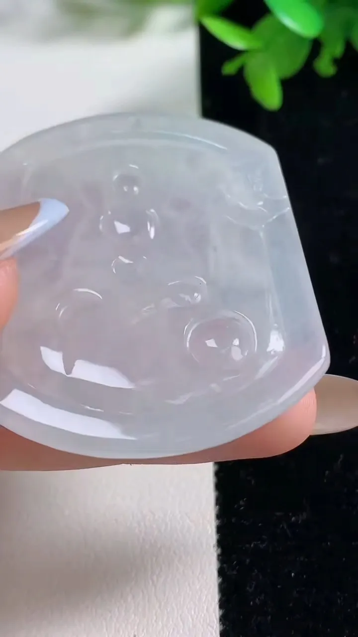 天然A货翡翠普贤菩萨吊坠，尺寸51.8-41.5-5.6，重量:24.81g
11月4日