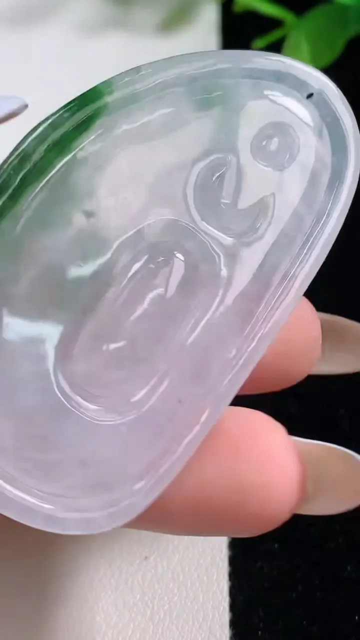 天然A货翡翠大势至菩萨吊坠，尺寸59.5-35.2-5.1，重量:20.51g
11月4日