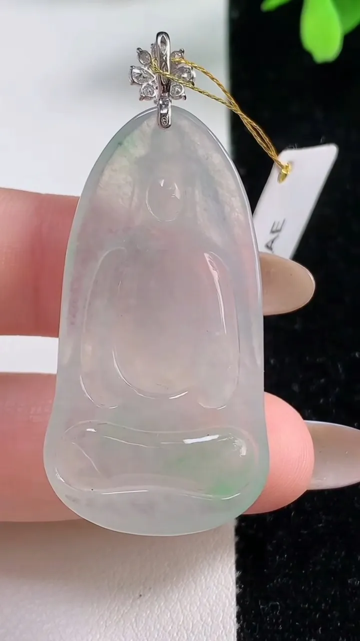天然A货翡翠观音菩萨吊坠，尺寸41.7-22.3-5.9，重量:10.55g
11月4日