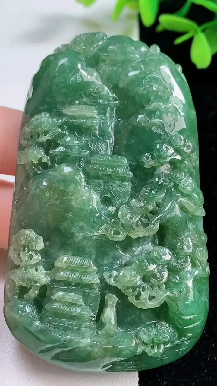 天然A货翡翠山水牌吊坠，尺寸78.2-46-12，重:96.06g
11月4日