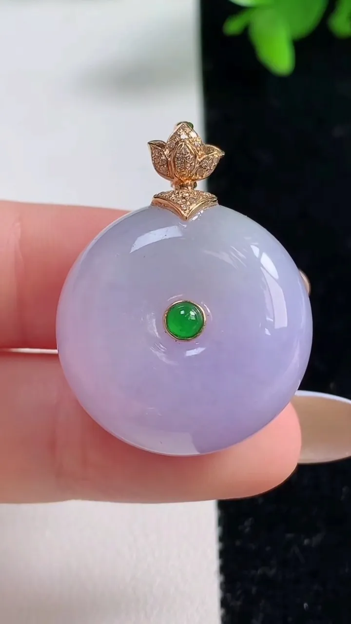 天然A货翡翠18K金紫罗兰路路通吊坠，尺寸24.2-13.8，重量:18.38g
11月4日