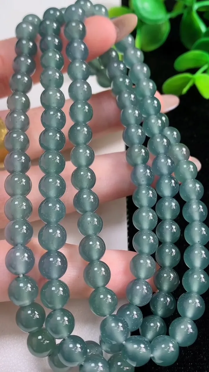 天然A货翡翠货蓝水圆珠项链108颗，尺寸7，重:63.08g11月4日
工厂直销收藏佳品,种好水足，色泽均匀，有种有色，上手高大气！
