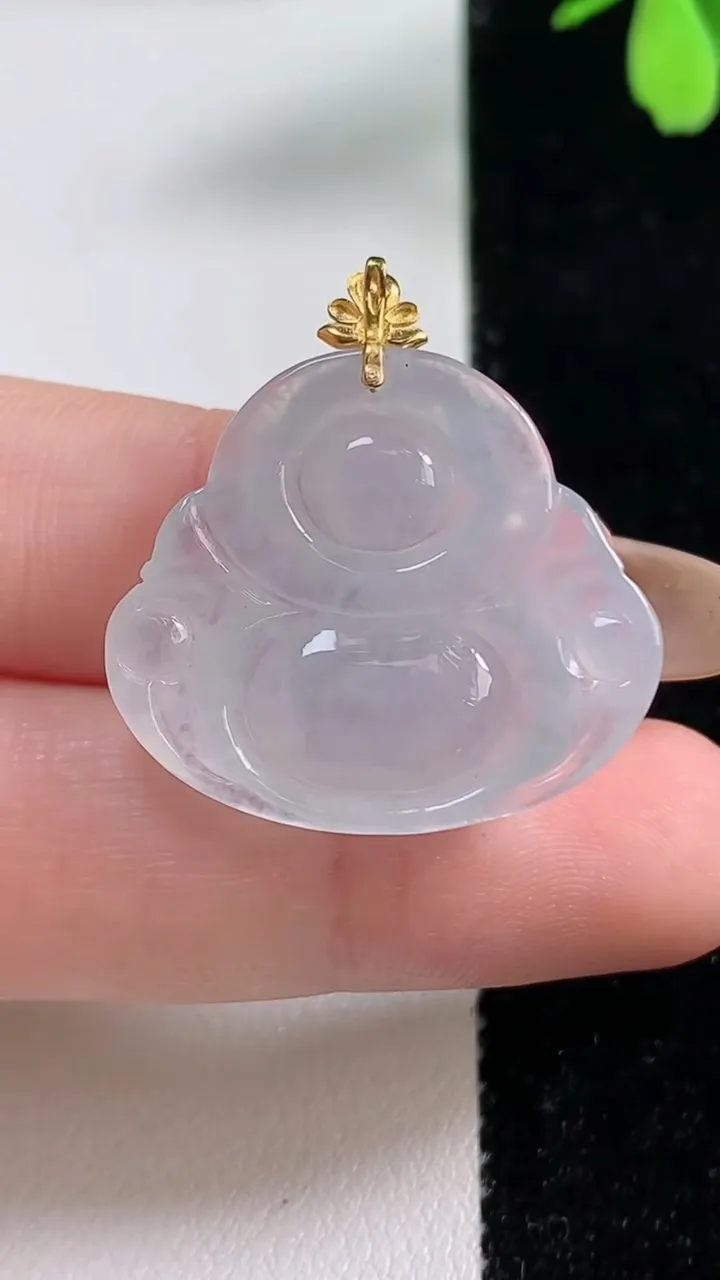 天然A货翡翠种白冰佛公吊坠，尺寸23.7-26.6-5.8，重量:5.32g
11月4日