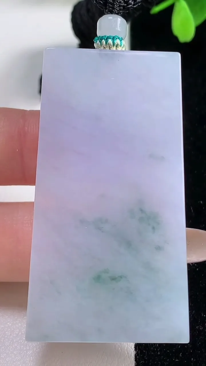 天然A货翡翠紫罗兰飘花无事牌吊坠，尺寸55.6-29.5-5.3，重量:31.51g
11月4日