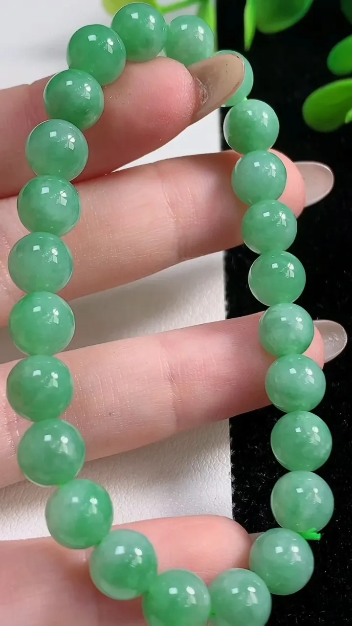 天然A货翡翠圆珠手串，尺寸7.8-24颗，重:20.98g11月4日
工厂直销收藏佳品,种好水足，色
