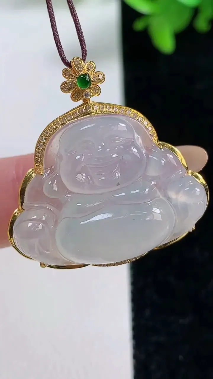 天然A货翡翠种白冰佛公吊坠，尺寸30.5-30.2-8.4，裸石20.8-27.8重量:5.72g
