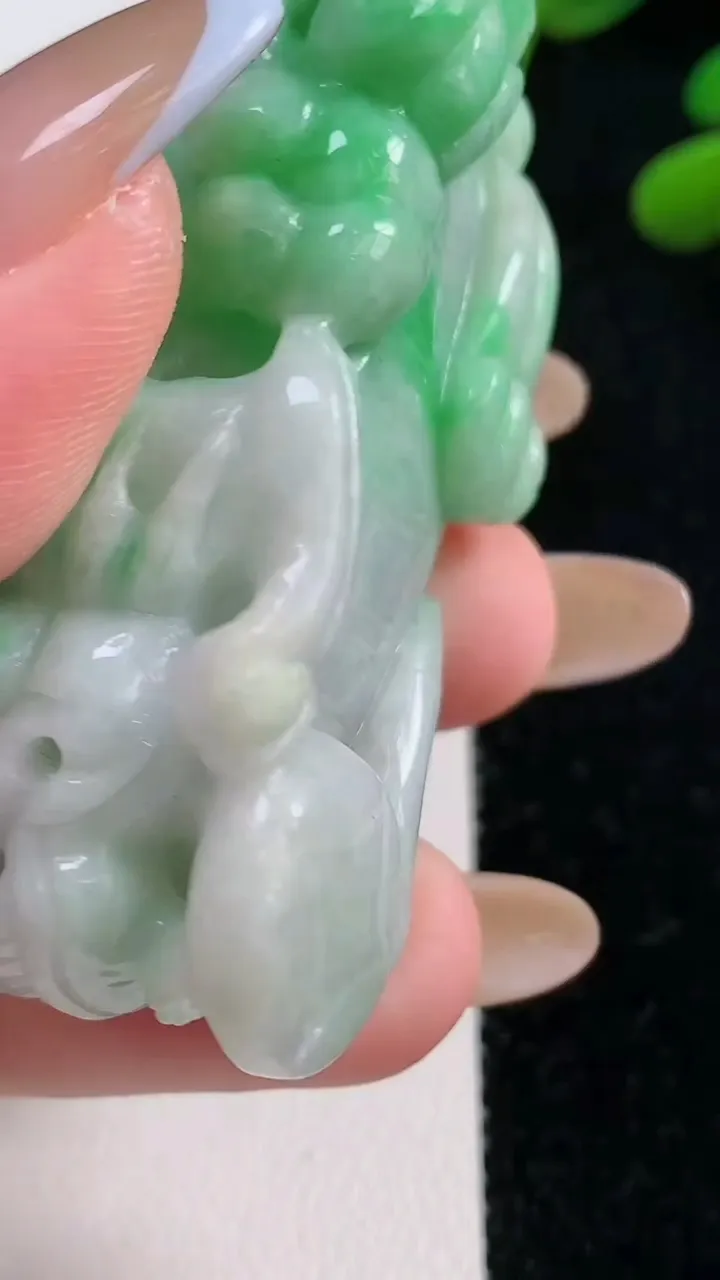 天然A货翡翠貔貅吊坠，尺寸60-26.8-26，重:68.48g
11月4日