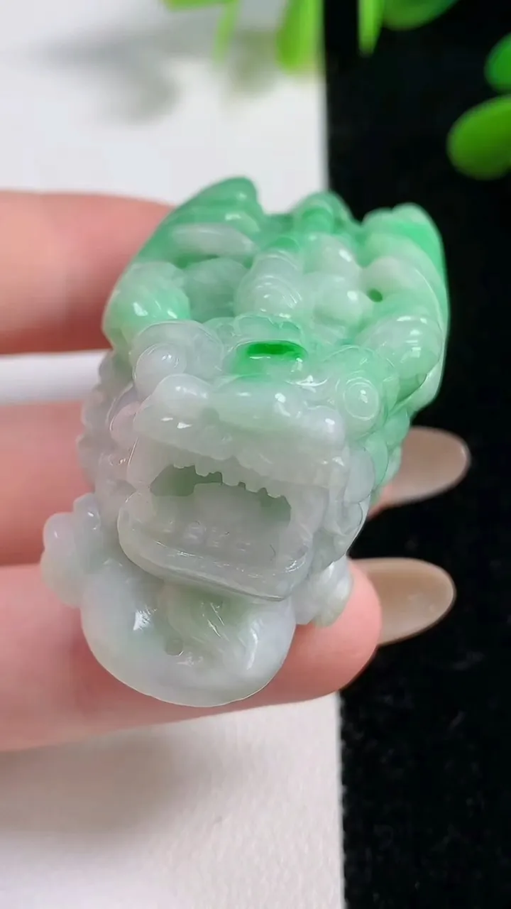 天然A货翡翠貔貅吊坠，尺寸60-26.8-26，重:68.48g
11月4日