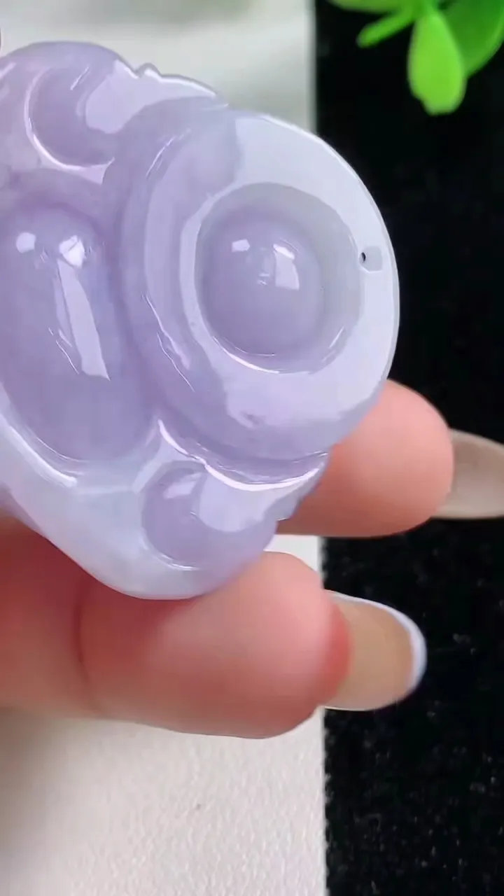 天然A货翡翠紫罗兰佛公吊坠，尺寸35.5-40-13.1，重量:32.51g
11月4日