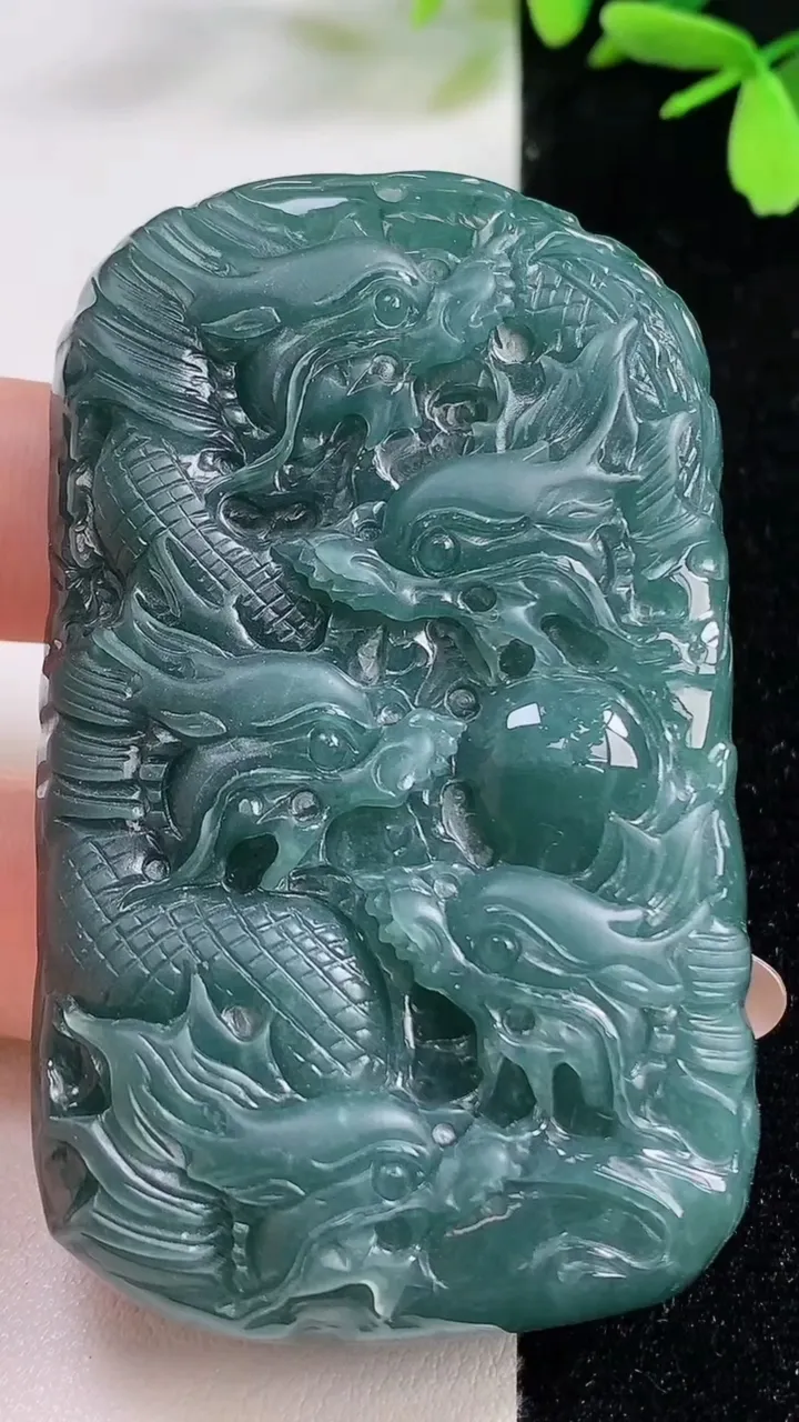 天然A货翡翠九龙至尊 九龙牌吊坠，尺寸68.8-41.3-13，重:76.18g
11月4日