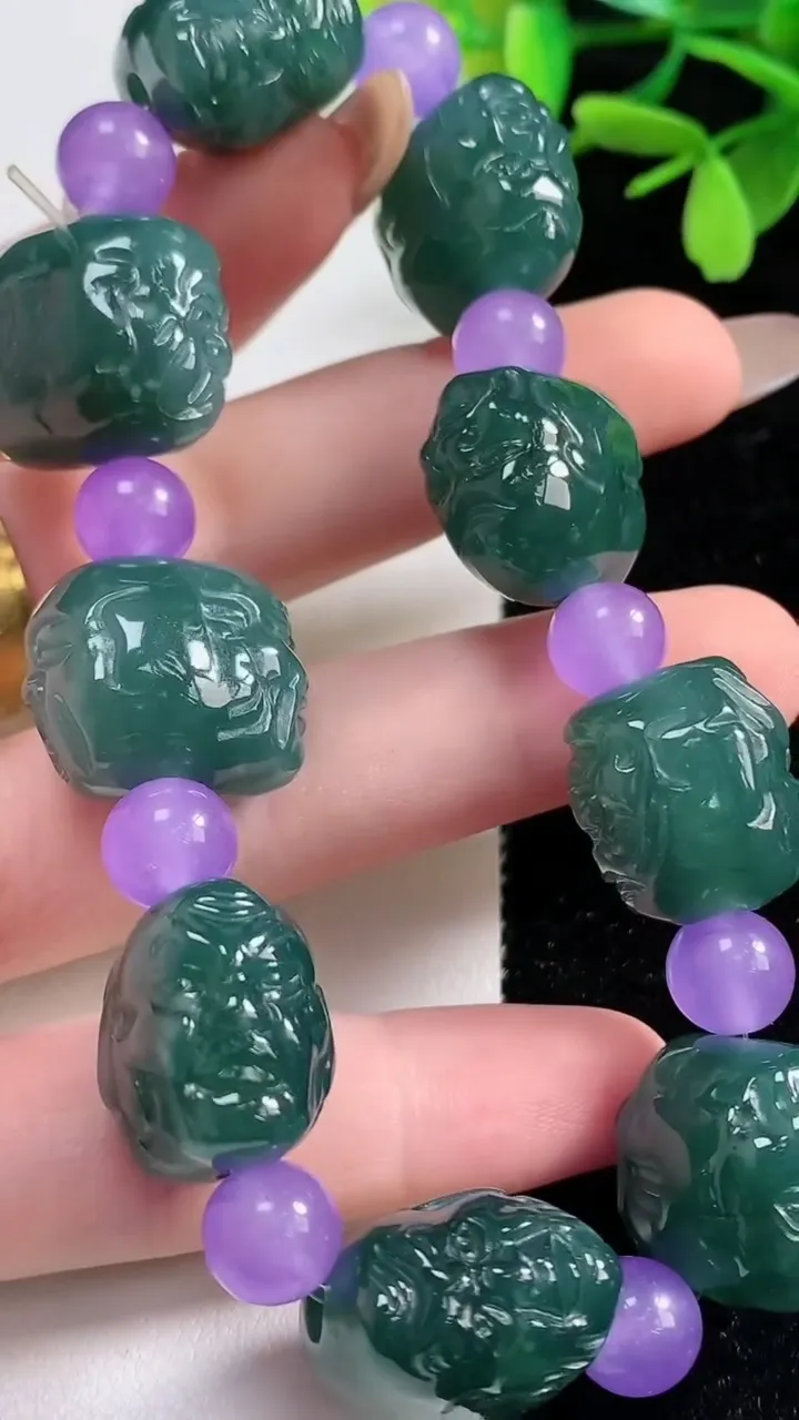 天然A货翡翠货蓝水罗汉头手串，尺寸17-19-13，重:69.83g11月4日
工厂直销收藏佳品,种好水足，色泽均匀，有种有色，上手高大气！