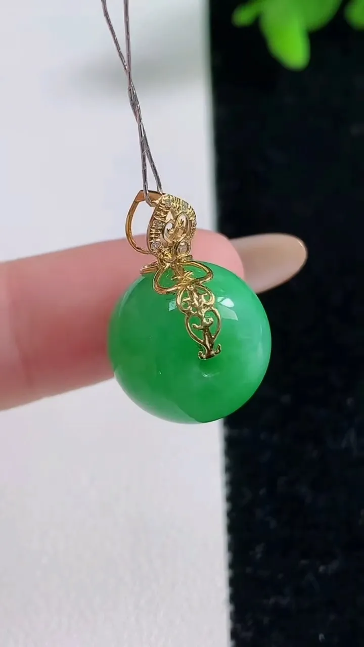 天然A货翡翠路路通吊坠，尺寸14-11.6，重量:5.78g
11月4日
