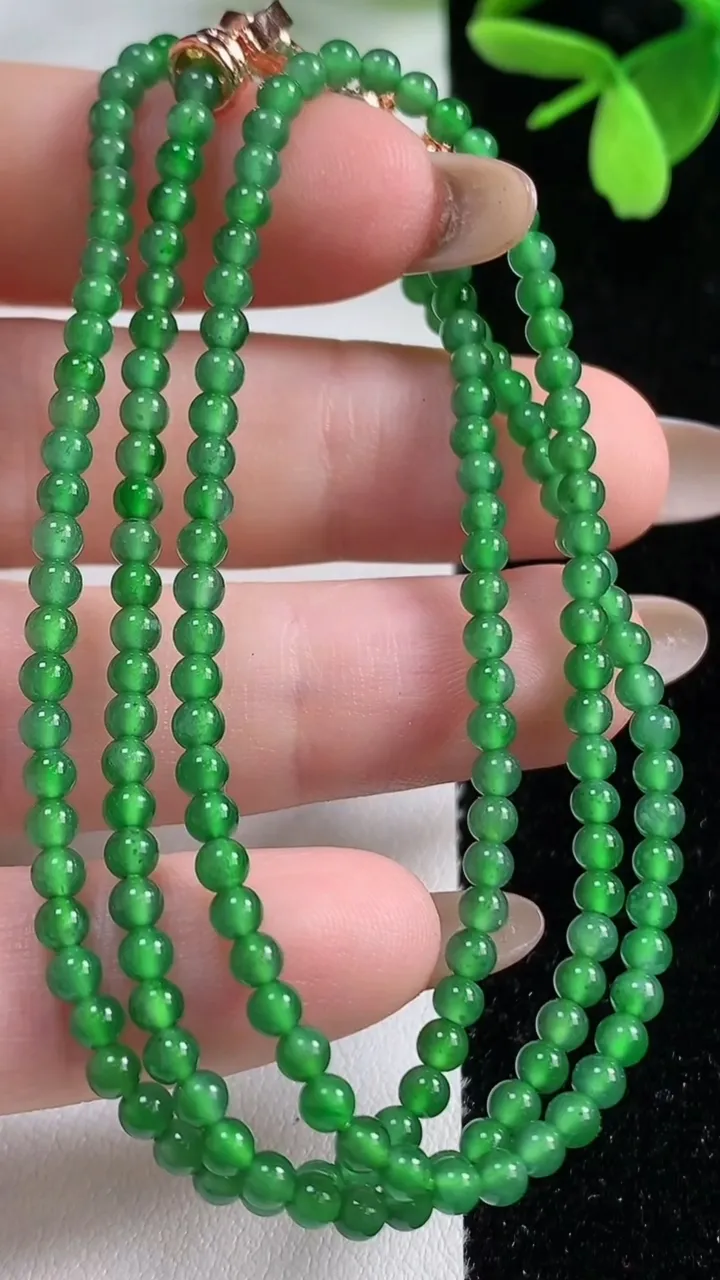 天然A货翡翠小米珠项链，尺寸2.9-176颗，重量:9.29g11月4日
工厂直销收藏佳品,种好水足，色泽均匀，有种有色，上手高大气！